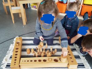 montessori classe ecole 3 enfants